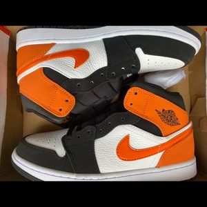 Brand new air jordan 1 mid shattered backboard